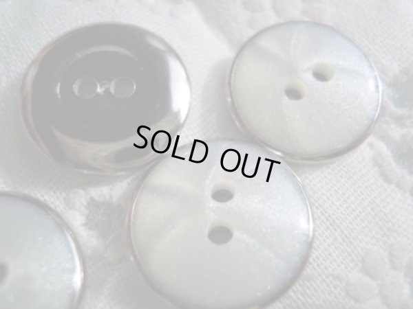 画像1: 15ｍｍ　エレガントなシルバーカラーのボタン　4個入り