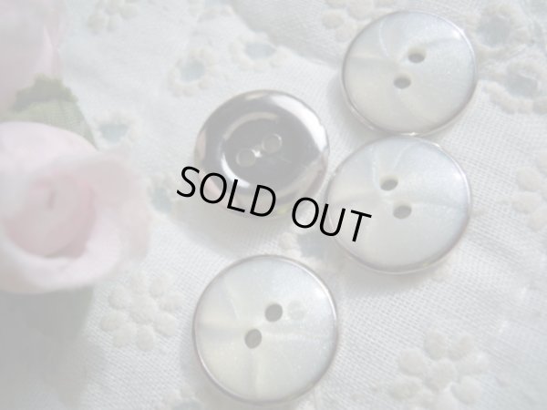 画像2: 15ｍｍ　エレガントなシルバーカラーのボタン　4個入り