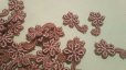画像2: 在庫処分！可愛い花柄　ローズピンクのコットンケミカルのアップリケレース　50枚入り (2)