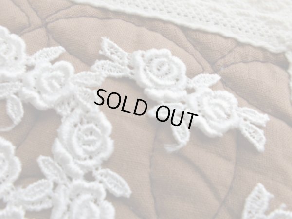 画像2: クッション・バックなどに！人気のシロの薔薇柄のケミカル・アップリケレース　8枚入り　◎