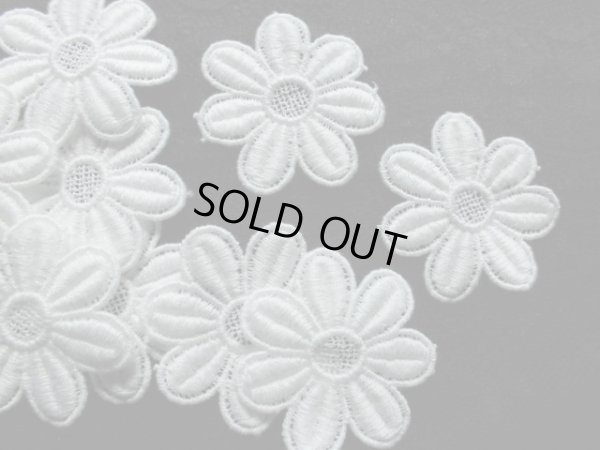 画像2: メッチャ可愛い花柄　人気のコットン・ケミカルのアップリケレース　10枚　