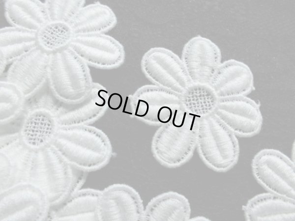 画像1: メッチャ可愛い花柄　人気のコットン・ケミカルのアップリケレース　10枚　