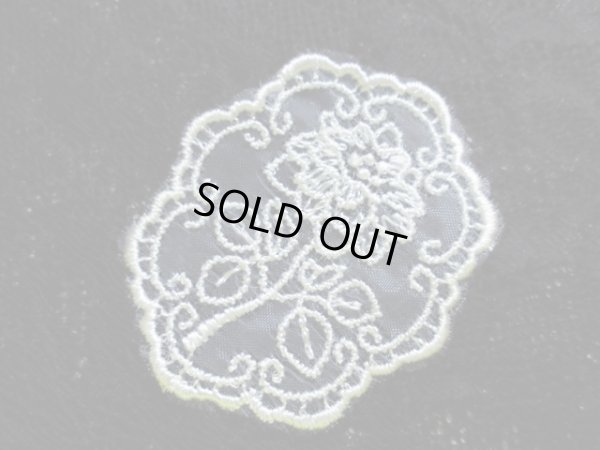 画像2: お買い得なオフシロの薔薇柄　オーガンジモチーフレース　　5枚入り