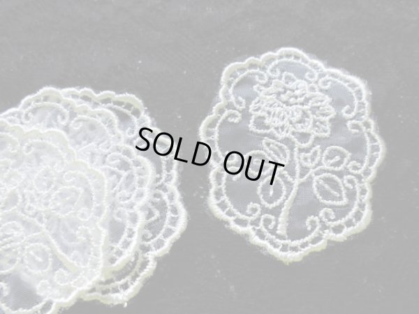 画像1: お買い得なオフシロの薔薇柄　オーガンジモチーフレース　　5枚入り