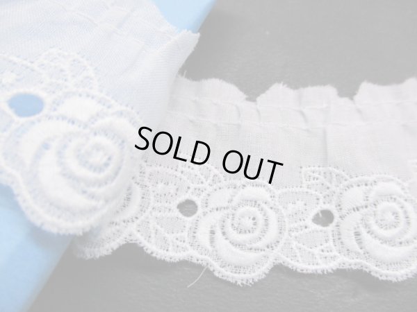 画像1: 幅約3.8ｃ　可愛いバラ柄のフリル　シロ　2.5M