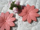 約６ｃ　日本製　ピンク色のヌメ皮　花柄モチーフ　２個入り