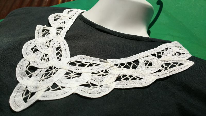 画像1: オフホワイトの衿のバテンレース