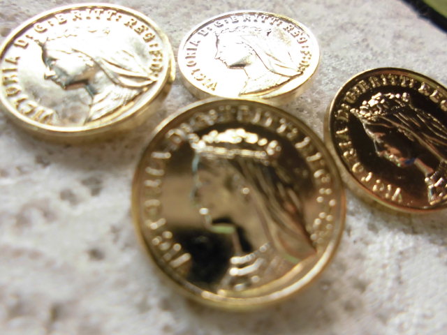 画像2: 約18ｍｍ　人気のコイン柄　ゴールドのカラーボタン　4個入り