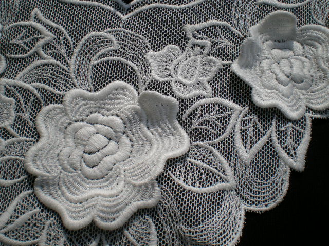 画像1: 立体的な花柄のオフシロの高級綿チュール襟レース