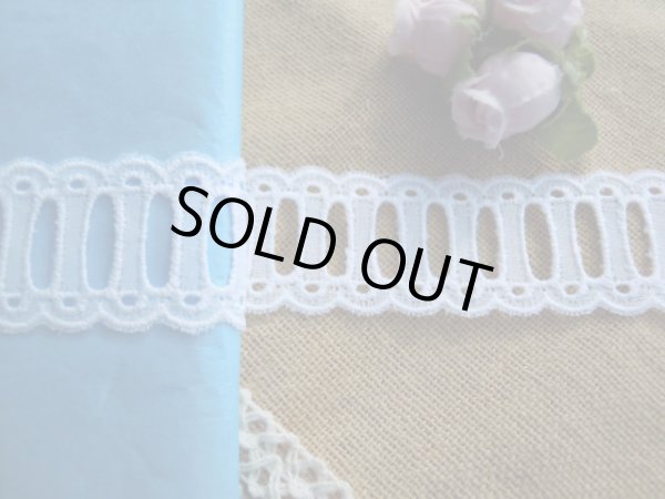 画像1: 幅約2.7ｃ　とてもエレガントなリボン通しの綿両山レース　1M