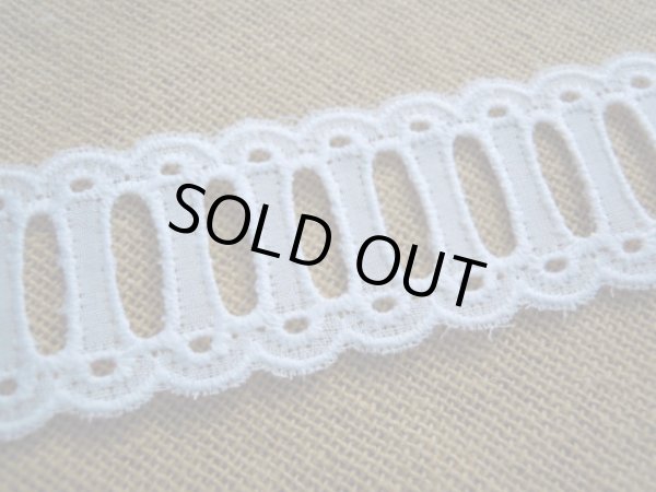 画像2: 幅約2.7ｃ　とてもエレガントなリボン通しの綿両山レース　1M