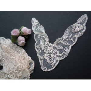 画像: 人気のベージュピンクの花柄のチュール・アップリケレース　１０枚入り
