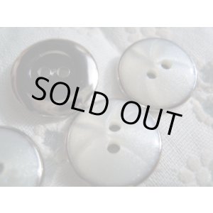 画像: 15ｍｍ　エレガントなシルバーカラーのボタン　4個入り