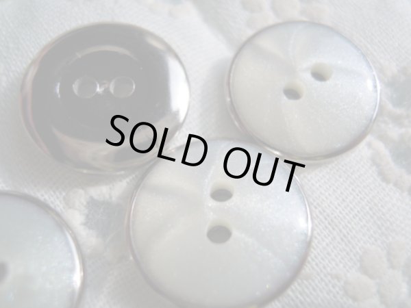 画像1: 15ｍｍ　エレガントなシルバーカラーのボタン　4個入り