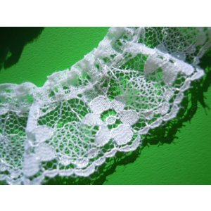 画像: 幅約2.8ｃ　シロの可愛い花柄のラッセルフリル  5M　◎