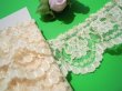 画像1: 幅約3.5c　人気のベージュの小花柄のフリル　4M