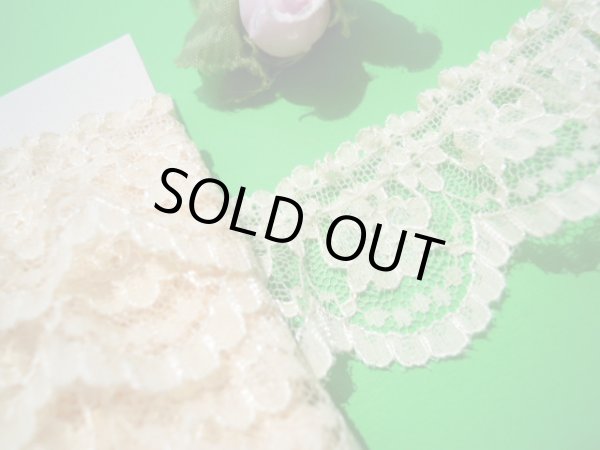 画像1: 幅約3.5c　人気のベージュの小花柄のフリル　4M