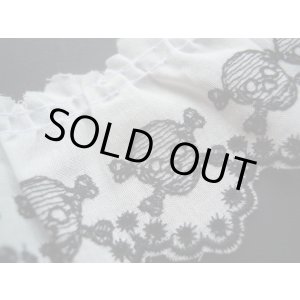 画像: 幅約4.7c オフ地にクロの綿フリルのちょっとゴスロリ!? ドクロ柄 1M