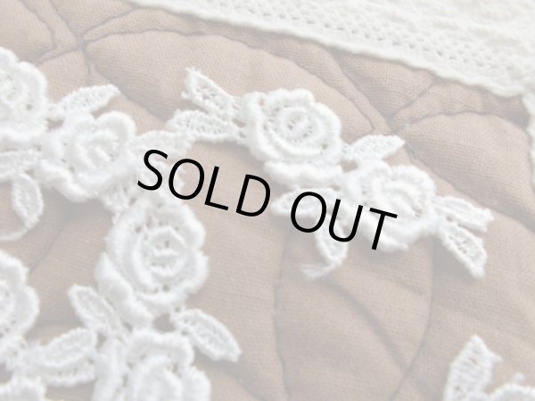 画像2: クッション・バックなどに！人気のシロの薔薇柄のケミカル・アップリケレース　8枚入り　◎