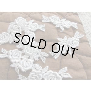 画像: クッション・バックなどに！人気のシロの薔薇柄のケミカル・アップリケレース　8枚入り　◎