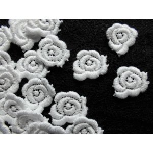 画像: メッチャ可愛い薔薇柄　人気のコットン・ケミカルのアップリケレース　30枚　