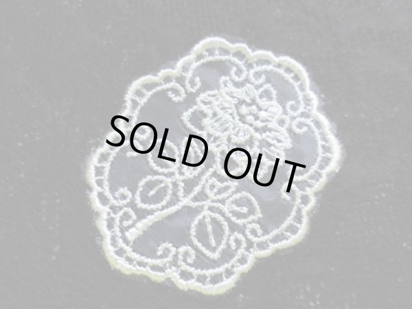 画像2: お買い得なオフシロの薔薇柄　オーガンジモチーフレース　　5枚入り