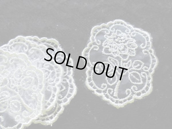 画像1: お買い得なオフシロの薔薇柄　オーガンジモチーフレース　　5枚入り