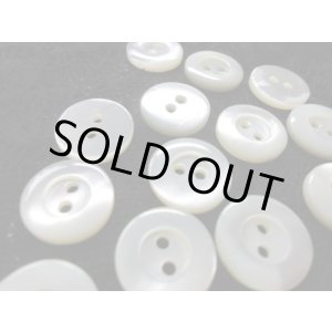 画像: 約13ｍｍ　可愛い二つ穴ボタ15個入り