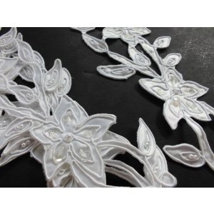 画像: シロのサテン地にコード・スパンコールのブライダルモチーフレース 3組6枚