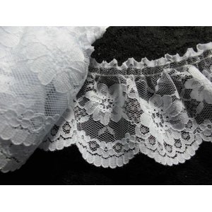 画像: 人気の淡いブルーの花柄のフリル　3M