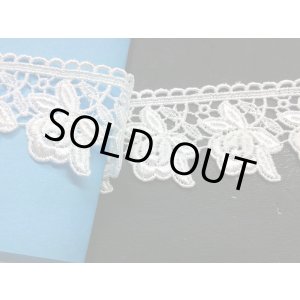 画像: 幅約3.5C　在庫処分！メッチャお買い得！エレガントなオフシロのバラ柄のケミカルレース　2.5M