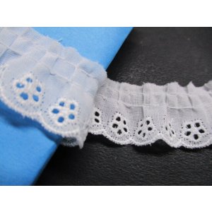 画像: 幅約2ｃ　可愛い花柄の綿フリル　シロ　3M