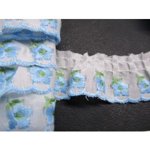 画像: 幅約2.3ｃ　可愛い白地にブルーのバラ柄のフリル　3M