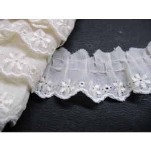 画像: 幅約1.8ｃ　可愛いキナリの花柄の綿フリル　3M