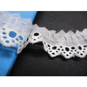 画像: 幅約1.8ｃ　可愛い花柄の綿フリル　シロ　3M