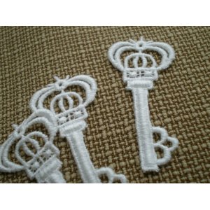 画像: 綿の繊細なキー（鍵）のモチーフ　３枚入り