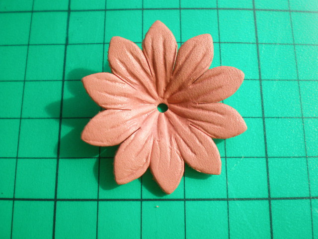 画像: 約4ｃ　日本製　ピンク色のヌメ皮　花柄モチーフ　3個入り