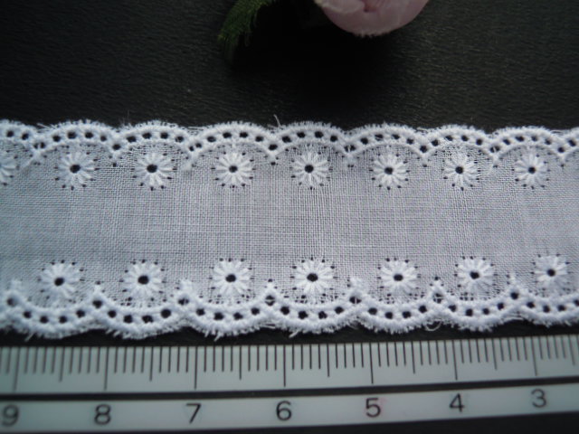 画像: 幅約2.7ｃ　とても可愛い花柄の綿両山レース　4M