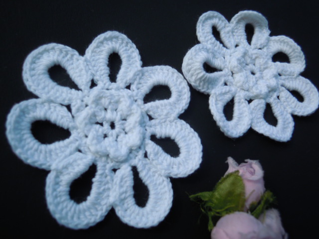 画像2: 立体的なオフシロの花柄の綿モチーフレース　　2枚