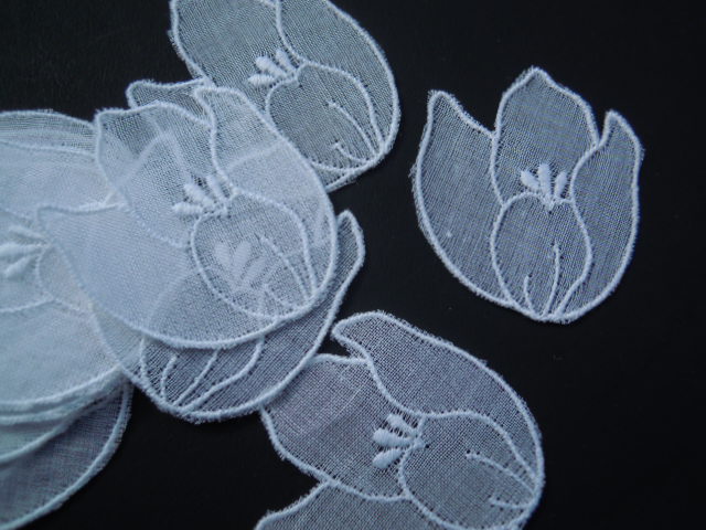 画像3: シロの花柄の綿モチーフレース　　10枚入り