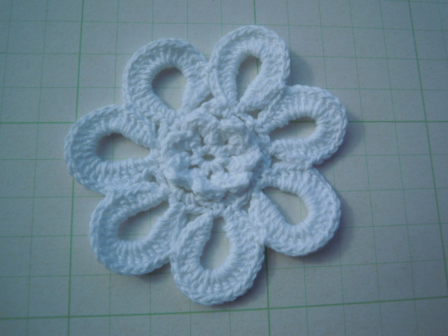 画像: 立体的なオフシロの花柄の綿モチーフレース　　2枚