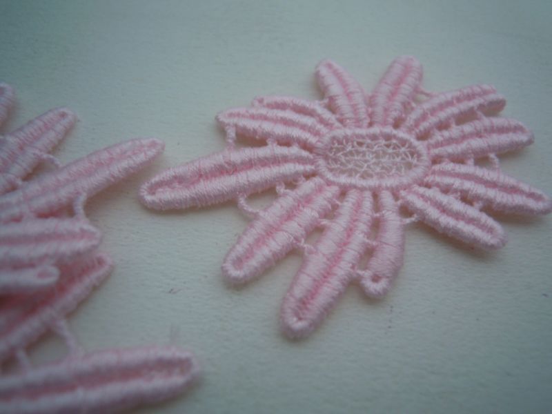 画像2: エレガントなピンクの花柄の綿ケミカルチーフレース　12枚入り