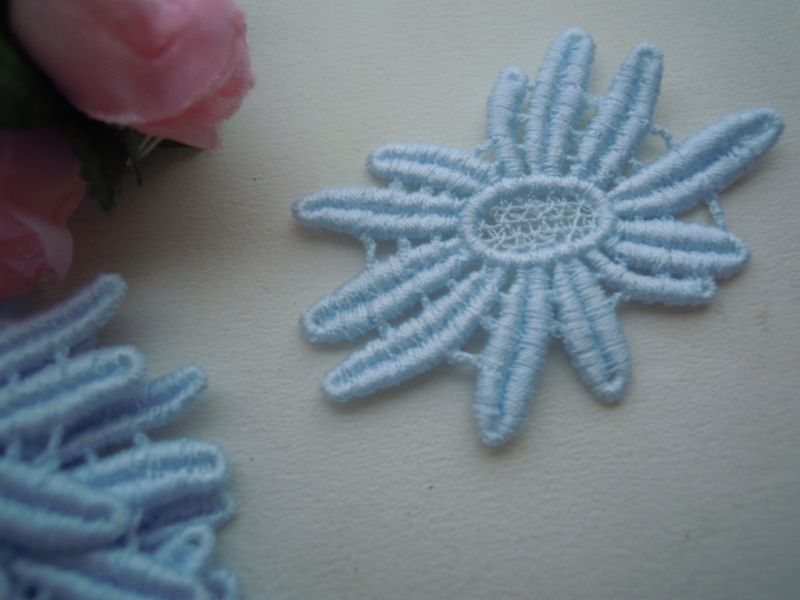 画像2: エレガントなブルーの花柄の綿ケミカルチーフレース　12枚入り