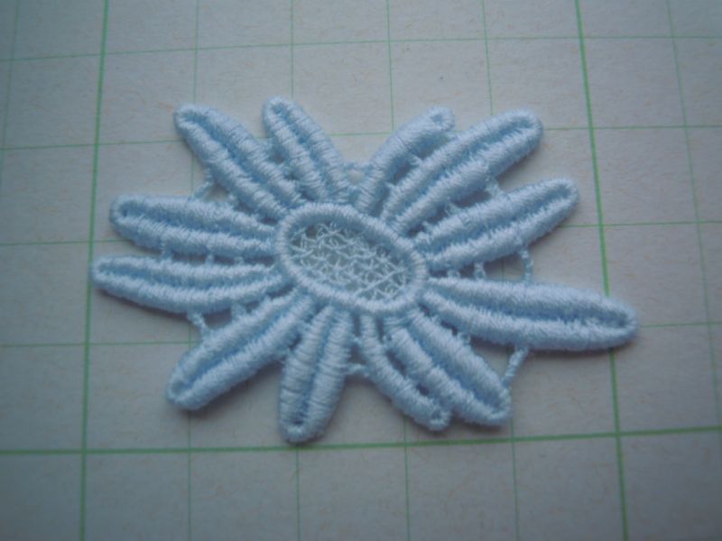 画像: エレガントなブルーの花柄の綿ケミカルチーフレース　12枚入り