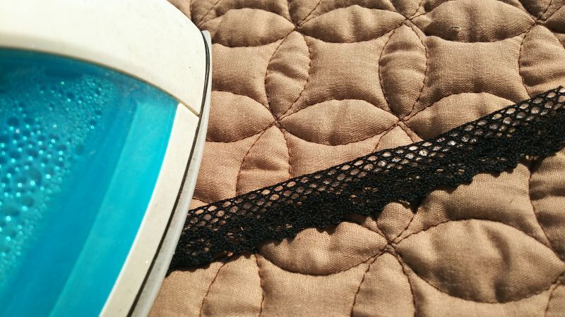 画像1: アイロン接着　レース工房☆太陽のぴたっとレース　クロの綿トーション　3Ｍ