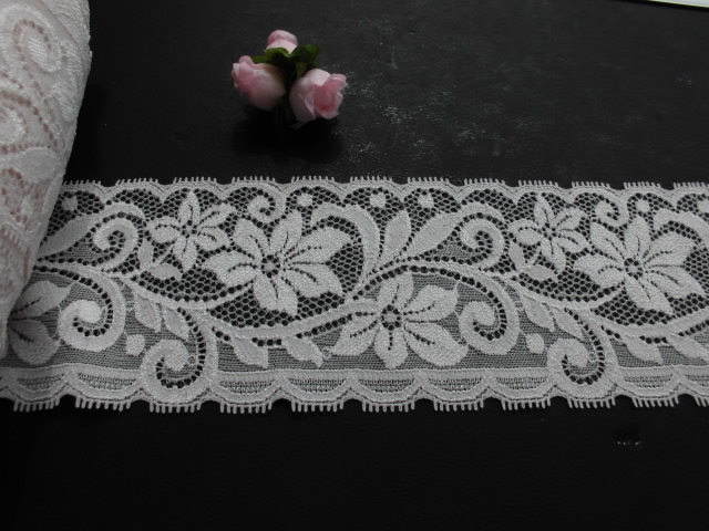 画像2: ハンパ物！在庫処分！　　ベージュピンクの可愛い花柄の高級ストレッチラッセルレース　1.5M