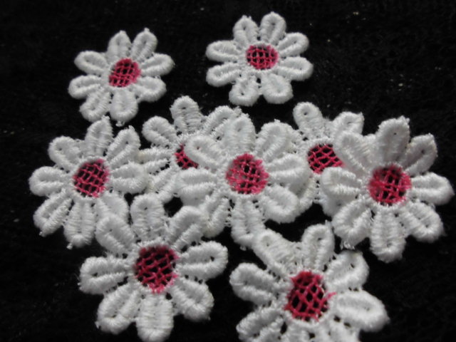 画像2: 手作りマスのアクセントとして人気です。人気のコットン・花柄のケミカルモチーフレース ピンク　25枚　