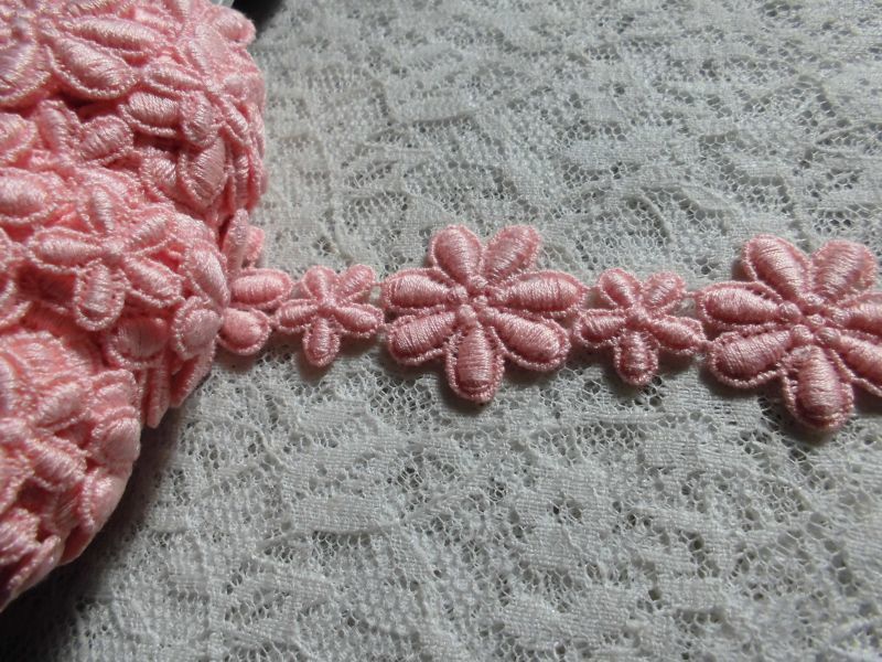 画像1: メッチャ可愛い花柄　サーモンピンクのコットンケミカルのアクセサリーレース　0.3Ｍ