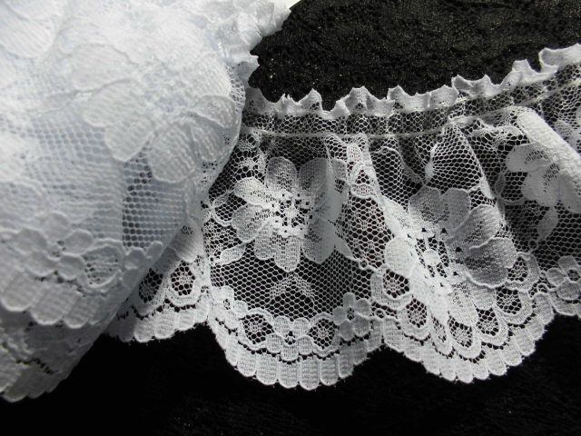 画像1: 人気の淡いブルーの花柄のフリル　3M