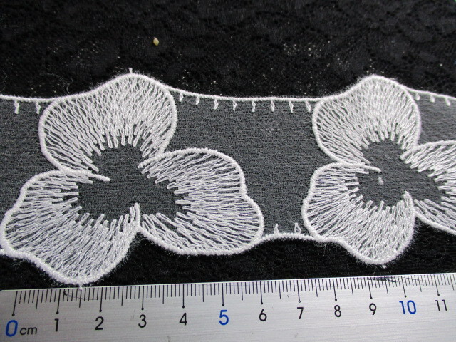画像: 幅約6.3ｃ　超！お買い得！　メッチャエレガントな花柄のオーガンジレース　オフ　2.5M